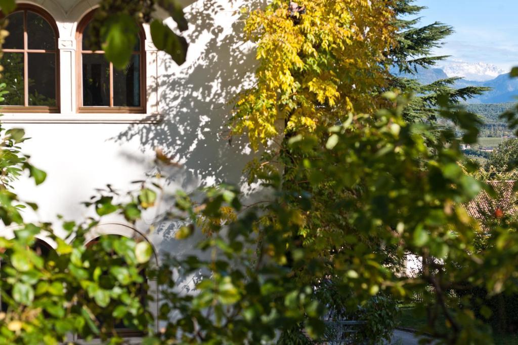 Hotel Lambrechtshof Appiano Sulla Strada Del Vino Exterior photo